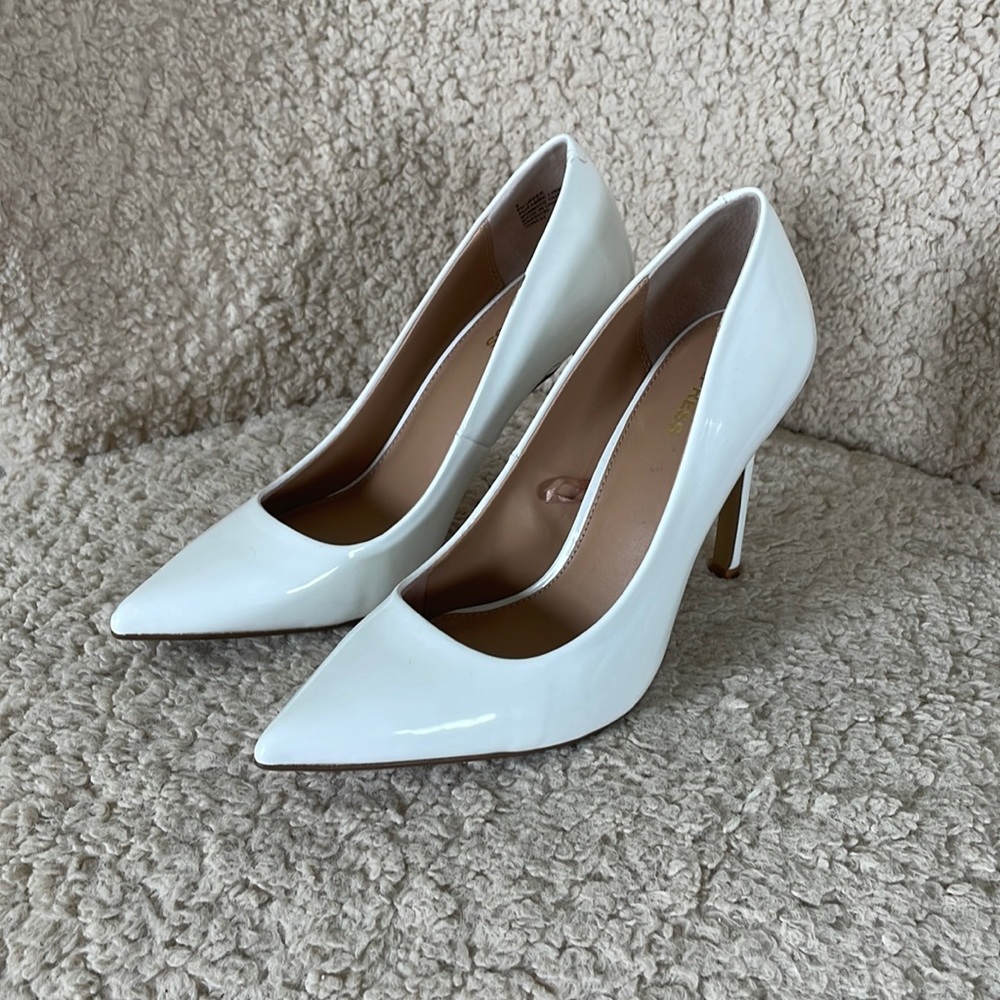 EXPRESS WHITE pumps heels  sz 8